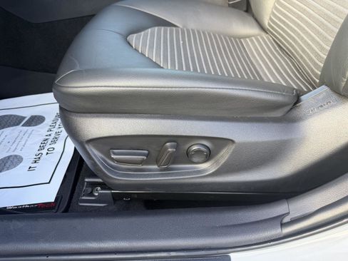 Used 2024 Toyota Camry SE w/ Convenience Package image 11