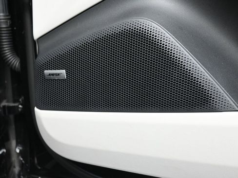 Certified 2025 Porsche Macan 4S Electric image 28