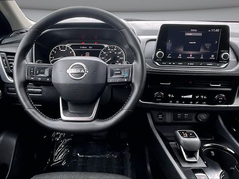 Used 2025 Nissan Rogue SV image 8