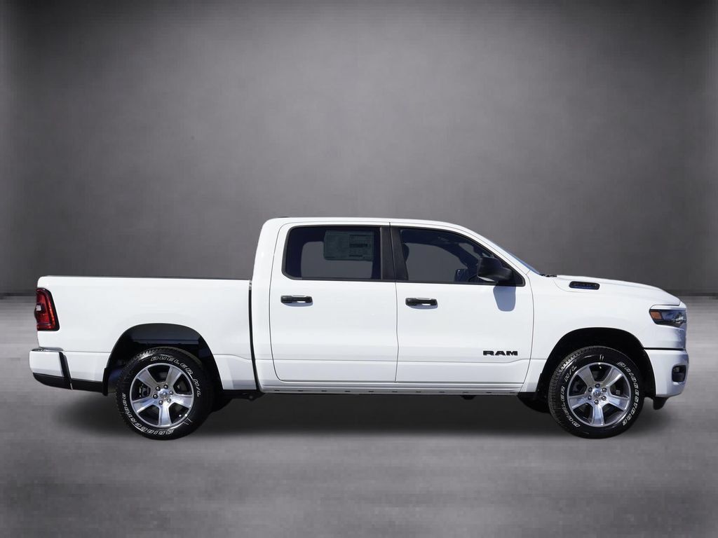 New 2026 RAM 1500 Express AWD/4WD image 3