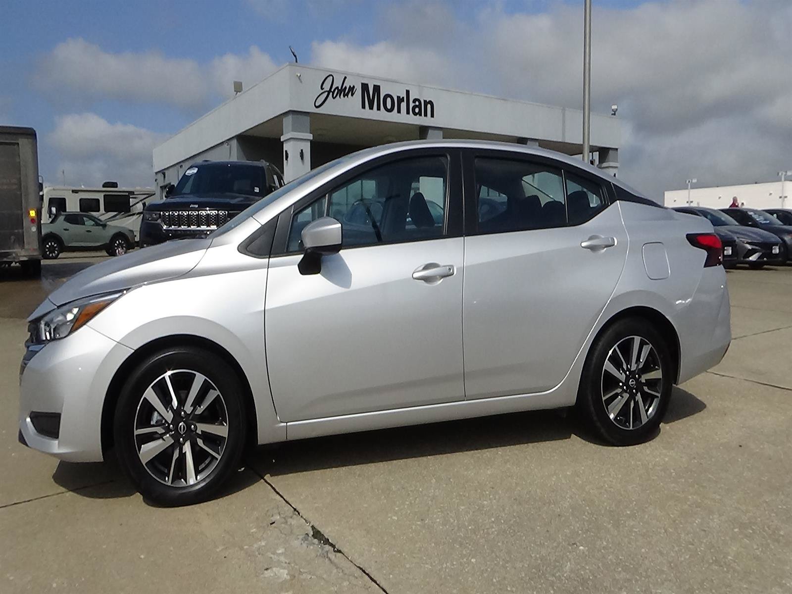 Used 2025 Nissan Versa SV FWD image 1
