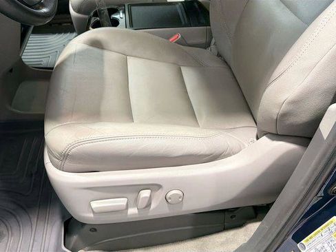 Certified 2018 Toyota Sienna XLE FWD image 16