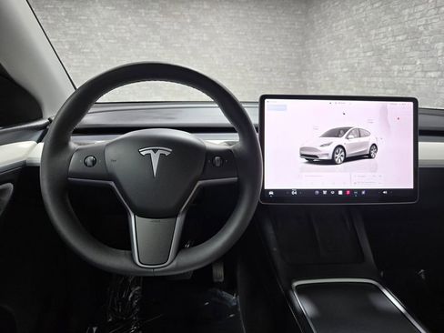 Used 2024 Tesla Model Y Long Range AWD/4WD image 17