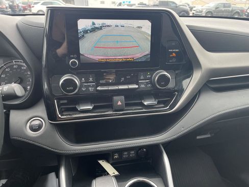 Used 2024 Toyota Highlander LE AWD/4WD image 22
