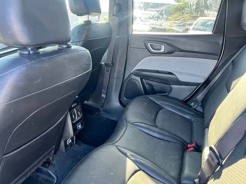 Used 2025 Jeep Compass Latitude image 10