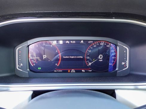 New 2025 Volkswagen Taos SEL image 16