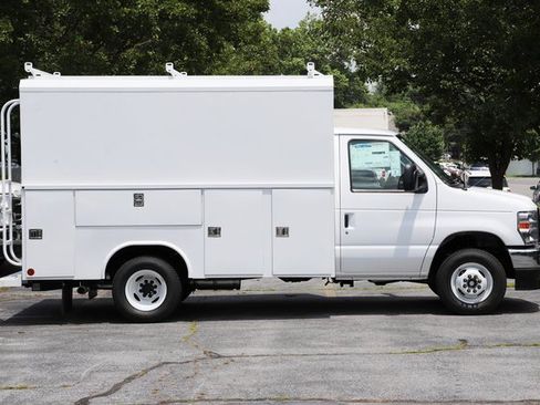 New 2026 Ford E-350 and Econoline 350 Super Duty w/ Power Equipment Group image 4