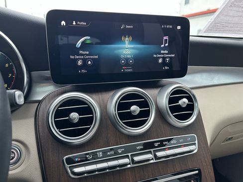 Used 2022 Mercedes-Benz GLC 300 4MATIC image 21