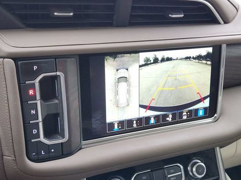Used 2022 GMC Yukon XL Denali AWD/4WD image 15