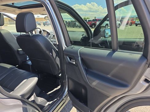 Used 2015 Land Rover LR2 AWD/4WD image 31