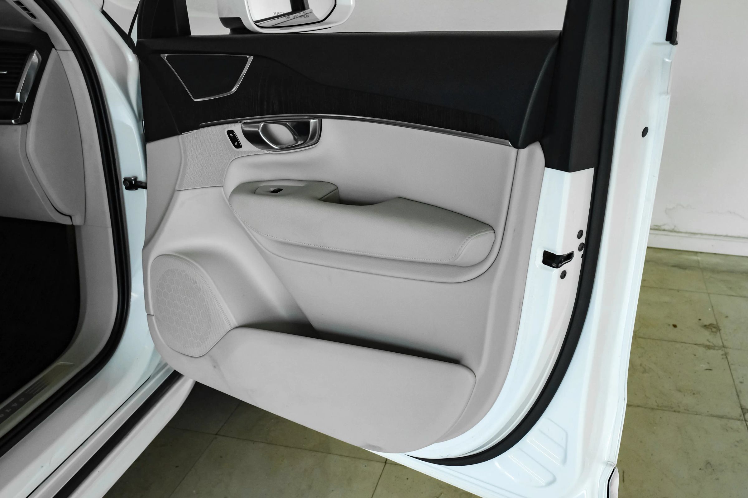 Used 2020 Volvo XC90 T5 Momentum w/ Protection Package Premier FWD image 35