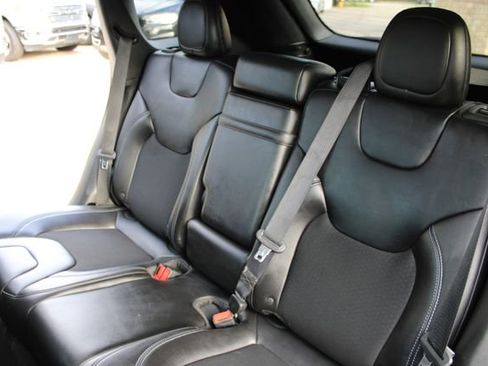 Used 2019 Jeep Cherokee Latitude Plus w/ Comfort/Convenience Group FWD image 38