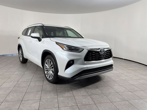 Used 2023 Toyota Highlander Platinum FWD image 7