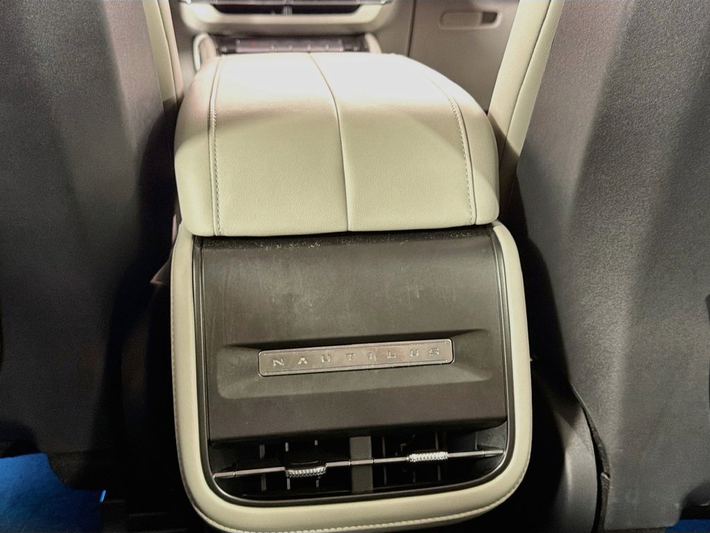 Used 2026 Lincoln Nautilus Premier AWD/4WD image 25