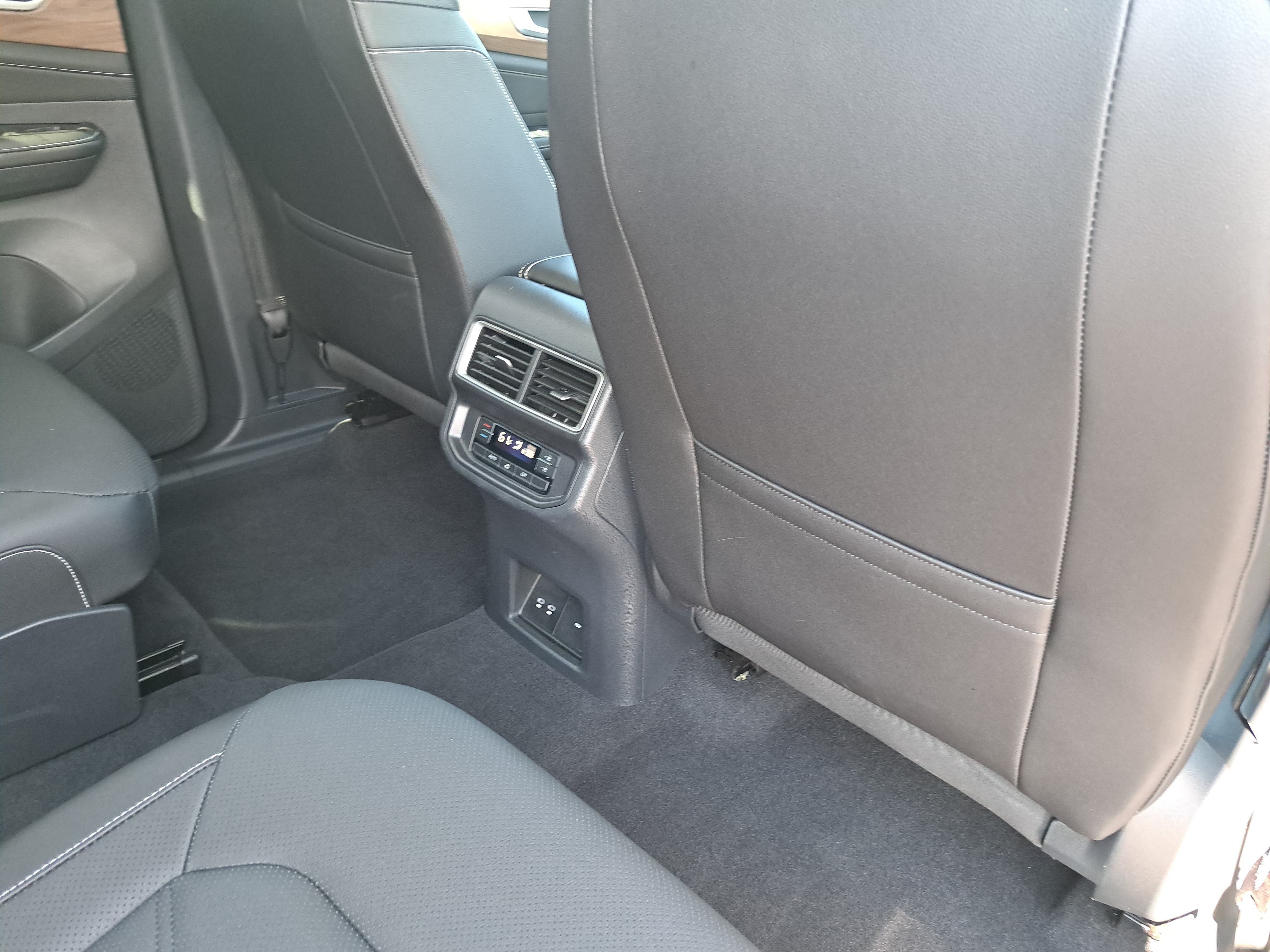 Used 2026 Volkswagen Atlas SE w/ Panoramic Sunroof Package FWD image 11
