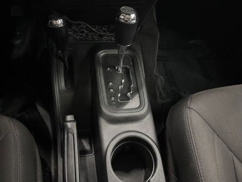 Used 2018 Jeep Wrangler Unlimited Sport w/ Connectivity Group image 9