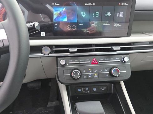 Certified 2025 Hyundai Tucson SE image 16