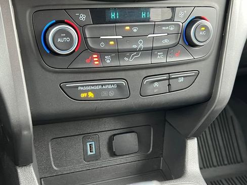 Used 2019 Ford Escape SEL image 25