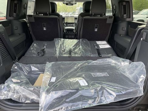 New 2026 Land Rover Defender 130 X-Dynamic SE AWD/4WD image 18