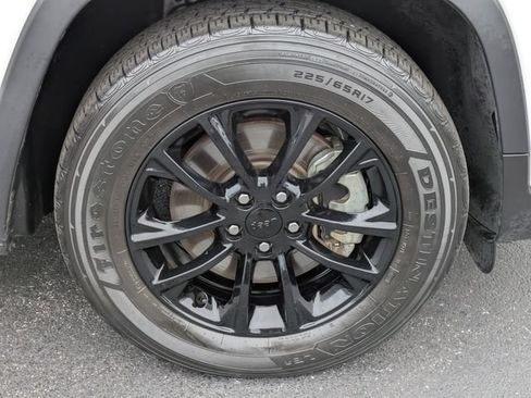 Certified 2023 Jeep Cherokee Altitude Lux AWD/4WD image 7