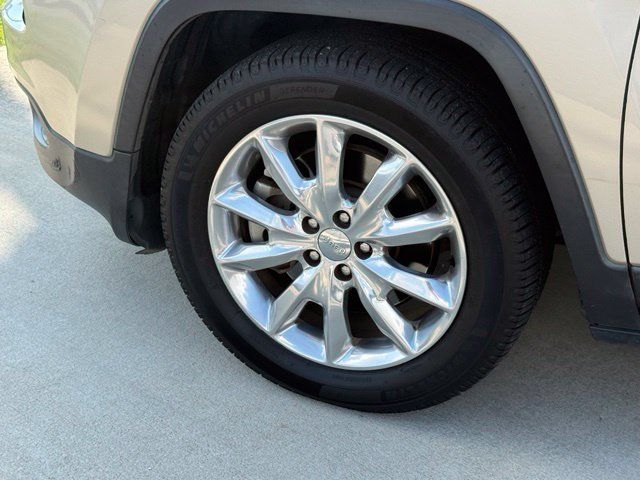 Used 2015 Jeep Cherokee Limited w/ Trailer Tow Group FWD image 4