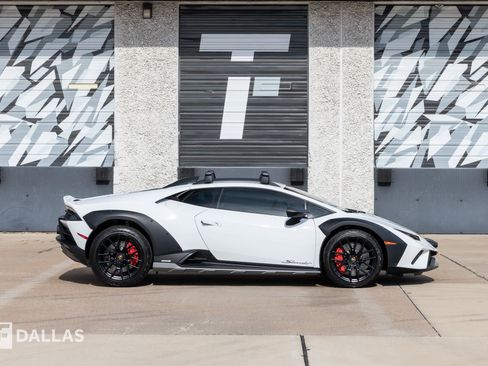 Used 2023 Lamborghini Huracan Sterrato image 21