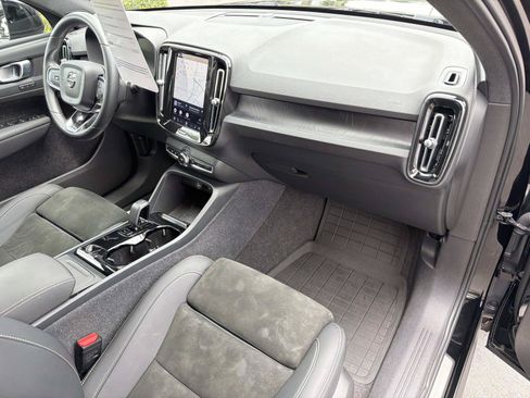 Certified 2023 Volvo C40 P8 Recharge Plus w/ Protection Package Premier AWD/4WD image 27