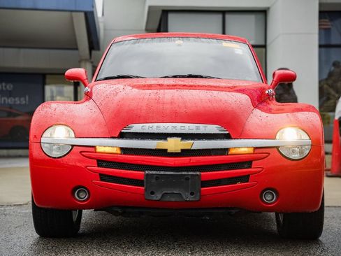 Used 2003 Chevrolet SSR w/ Preferred Equipment Group image 2