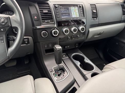 Used 2021 Toyota Sequoia Limited w/ Safety & Convenience Package AWD/4WD image 18