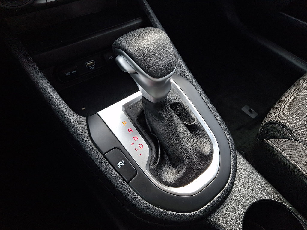 Used 2024 Kia Forte LXS w/ LXS Technology Package FWD image 17