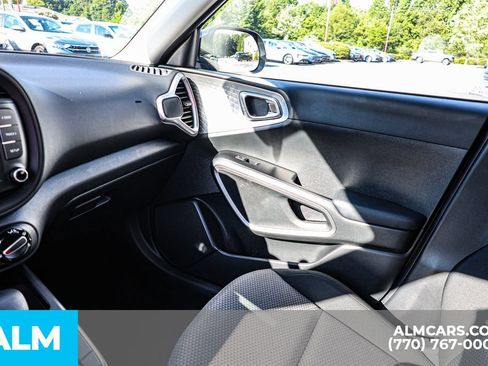 Used 2025 Kia Soul LX w/ LX Technology Package FWD image 42