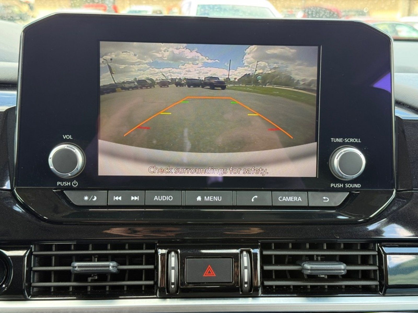 Used 2025 Nissan Pathfinder SV FWD image 33