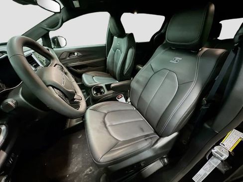 New 2026 Chrysler Pacifica Select w/ S Appearance Package AWD/4WD image 22