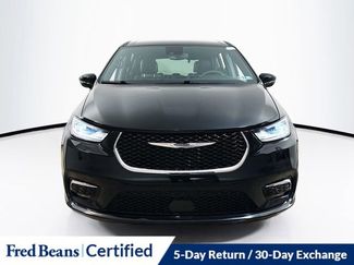 Used 2025 Chrysler Pacifica Select video 2