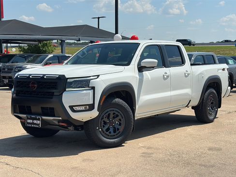 New 2026 Nissan Frontier PRO-4X w/ Pro-4x Convenience Package image 2