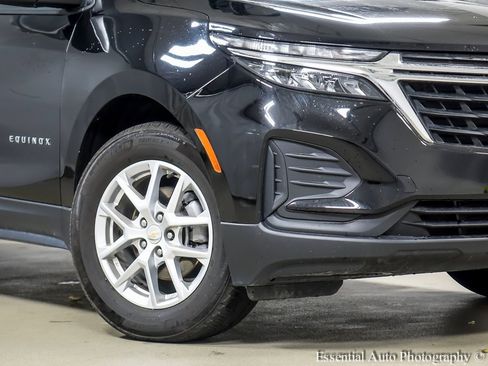 Used 2024 Chevrolet Equinox LS w/ LS Convenience Package image 4