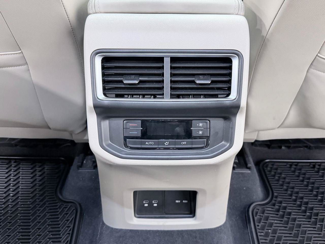 Used 2024 Volkswagen Atlas SE w/ Black Wheel Package AWD/4WD image 34