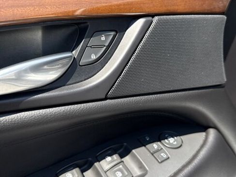Used 2018 Cadillac Escalade Premium Luxury image 14
