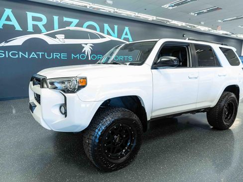 Used 2020 Toyota 4Runner SR5 AWD/4WD image 1