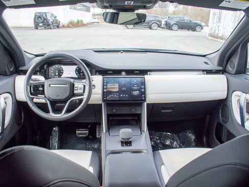 Used 2025 Land Rover Discovery Sport Dynamic SE image 18
