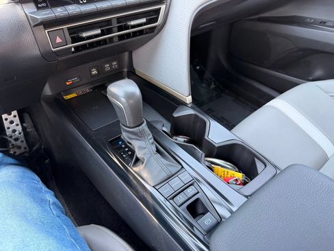 Used 2025 Toyota Camry SE AWD/4WD image 25