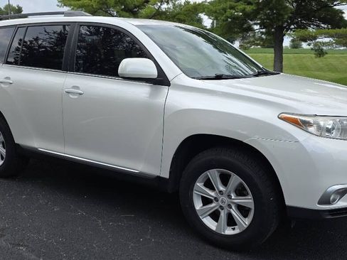 Used 2011 Toyota Highlander SE w/ Tow Pkg AWD/4WD image 1