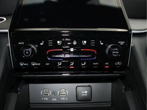 New 2025 Jeep Grand Cherokee Limited w/ Luxury Tech Group II image 18