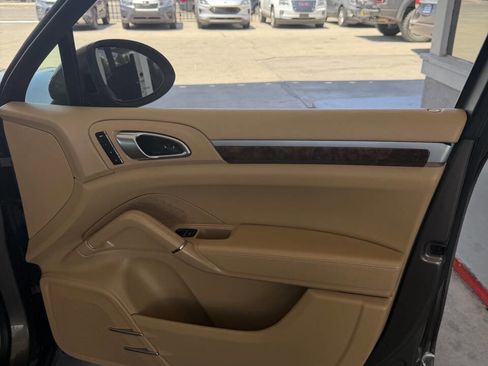 Used 2013 Porsche Cayenne Diesel AWD/4WD image 15