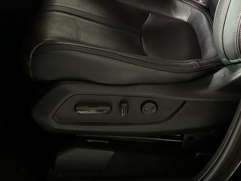 Used 2025 Honda Pilot Black Edition image 19