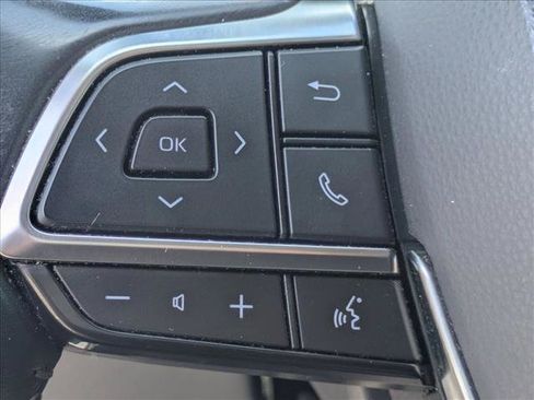 Used 2021 Toyota Highlander XLE AWD/4WD image 13