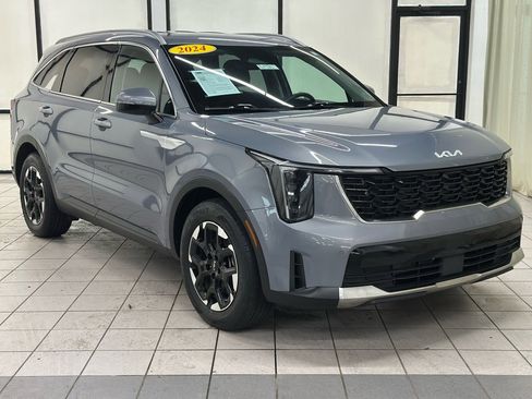 Used 2024 Kia Sorento S image 1