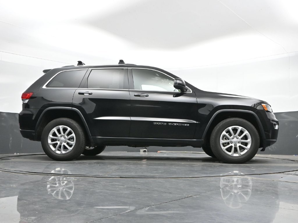 Used 2021 Jeep Grand Cherokee Laredo AWD/4WD image 41