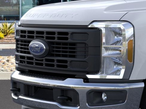 New 2026 Ford F250 XL w/ XL Chrome Package image 17