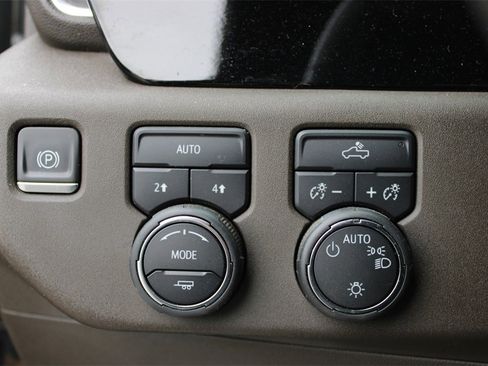 Used 2024 Chevrolet Silverado 1500 LT image 18